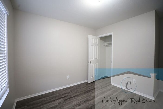 Building Photo - Beautiful 4 bed, 2 bath home with fenced back yard - Nettleton!!