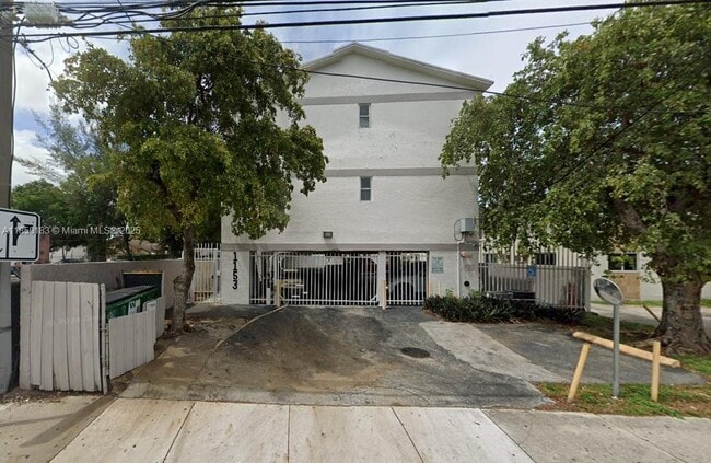 Primary Photo - 1153 SW 7th St