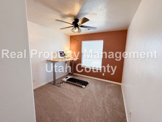 Building Photo - 1849 N Bountiful Wy