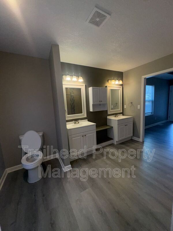 Building Photo - 603 Hillcrest St