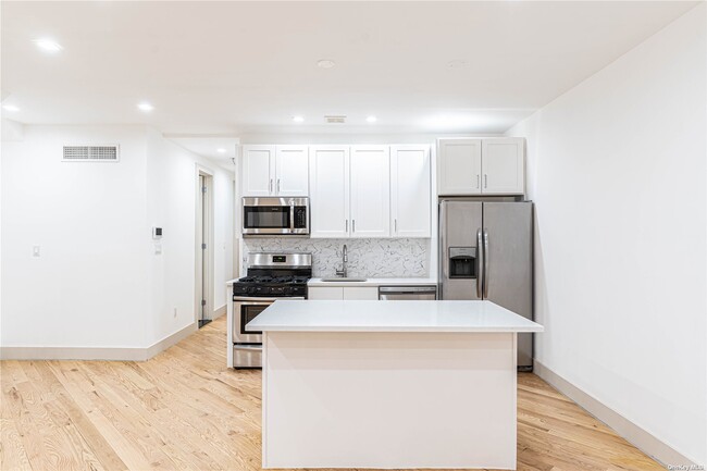Building Photo - 282 E 38th St