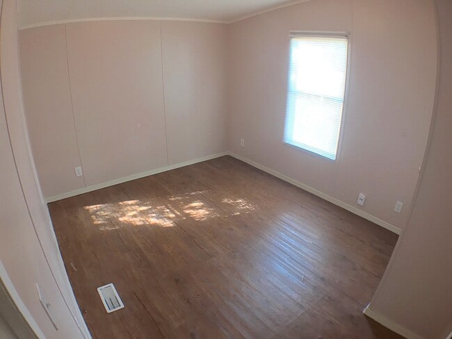 Building Photo - East El Paso 3 bed Refrig A/C