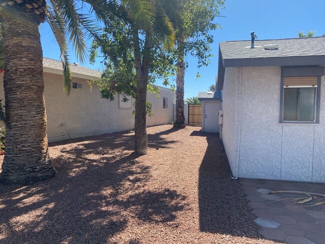 Building Photo - SUPER CUTE 2bed/2bath in Apache Junction!