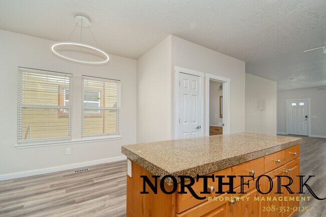Building Photo - Fantastic Central Boise Home
