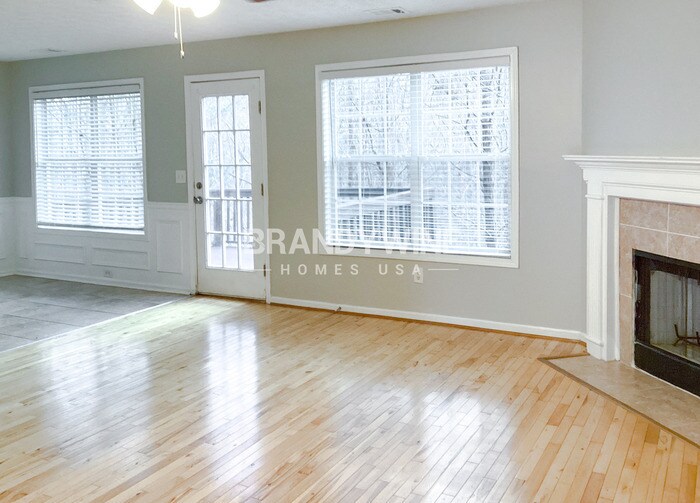 Building Photo - 687 Lakes Cir