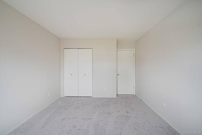 Building Photo - 18 Summerfield Cir