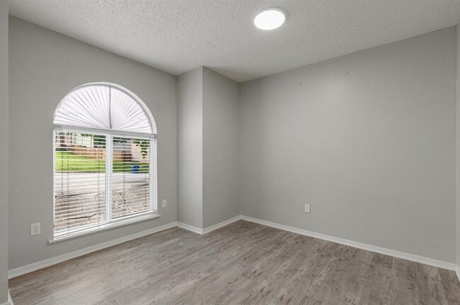 Building Photo - 6405 Chimney Creek Cir