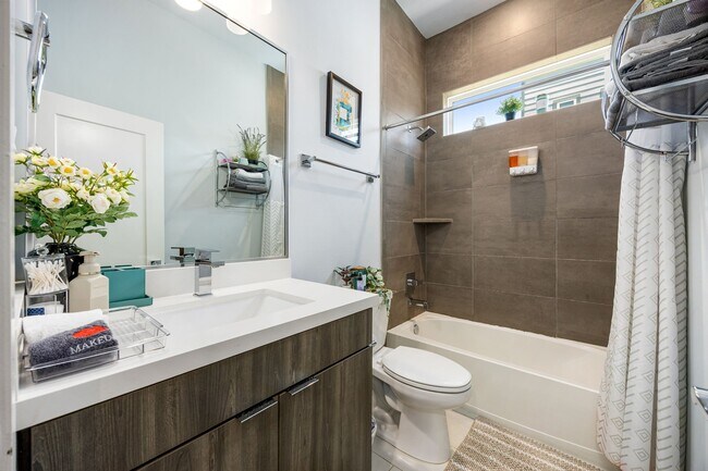 Building Photo - 5815 Fairdale Ln