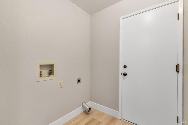 Building Photo - 828 Stoneridge Cir