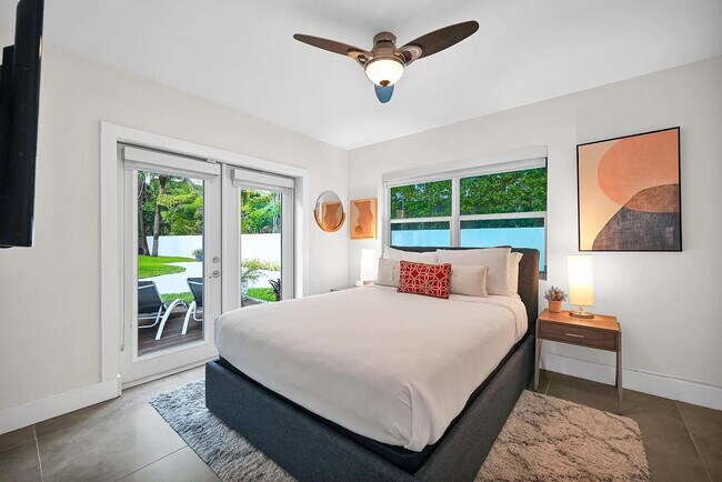 Building Photo - 3321 NE 18th St