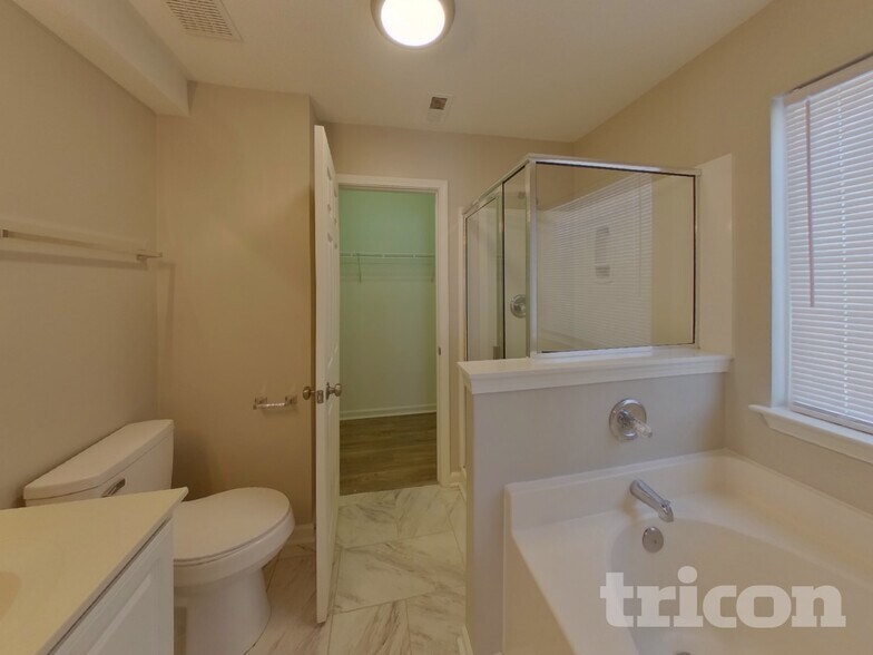 Building Photo - 1847 Duke Adam St