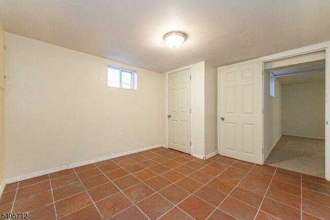 Building Photo - 479 Grove St