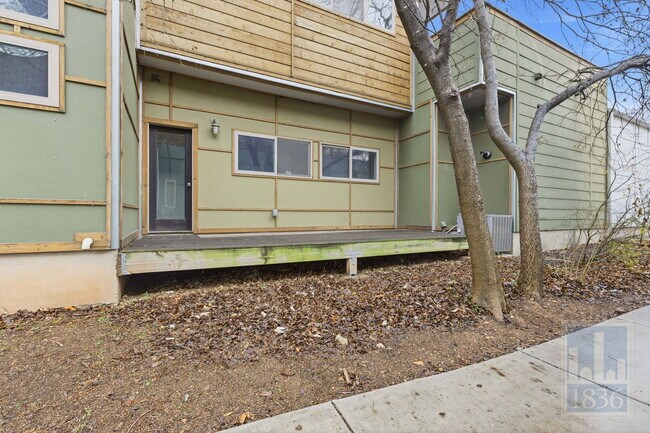 Building Photo - 1520 Parker Ln