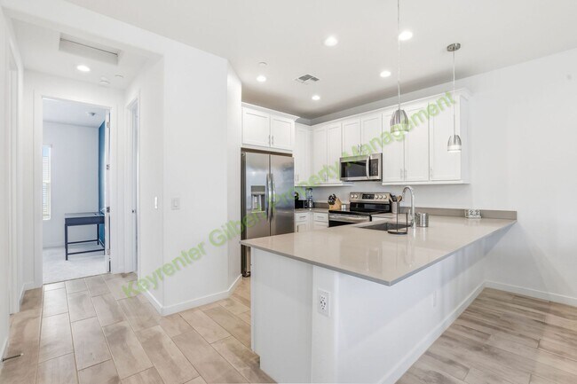 Building Photo - Fully-Furnished End Unit Gilbert Home in Warner Meadow Community