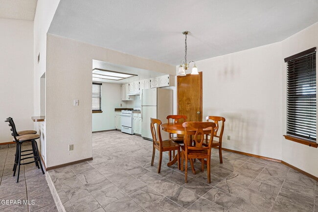 Building Photo - 724 Martha Gale Dr