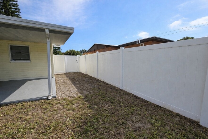 Building Photo - 6418 43rd Ave N