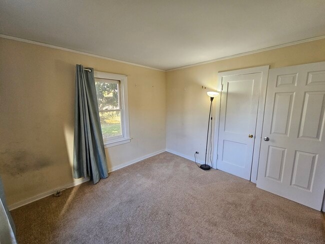 Building Photo - 1N670 River Dr