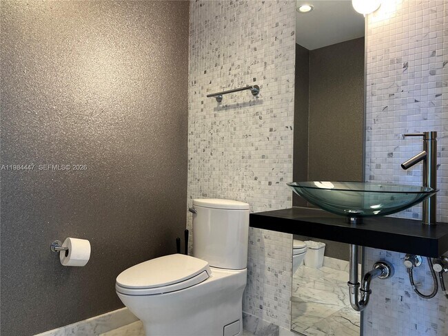 Building Photo - 200 Biscayne Blvd Way