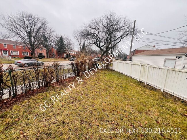 Building Photo - *** 3 BDRM - 2 BTH / FENCED YARD / PET FRI...