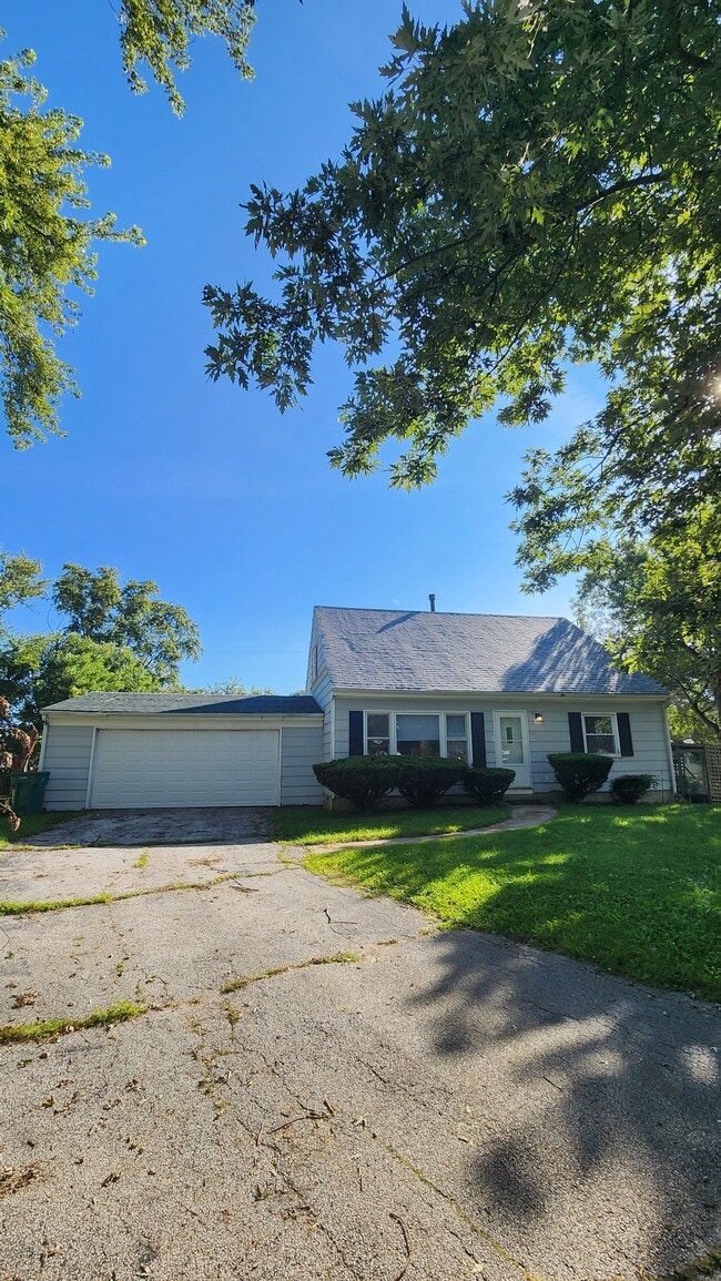 Building Photo - 417 Portland Ct