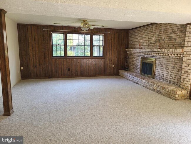 Building Photo - 8812 Danewood Dr