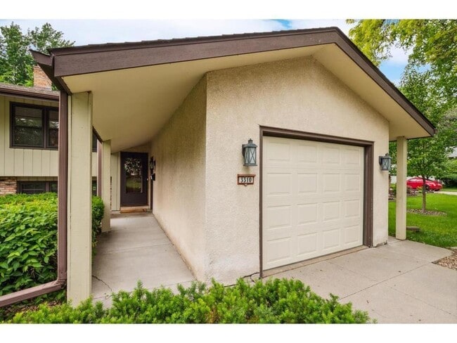 Building Photo - 3308 Roosevelt Ct NE