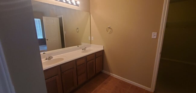 Building Photo - 249 Nomad Ln