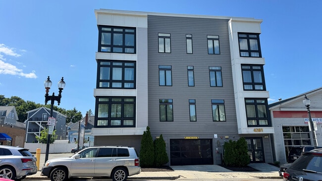 Building Photo - 4281 Washington St