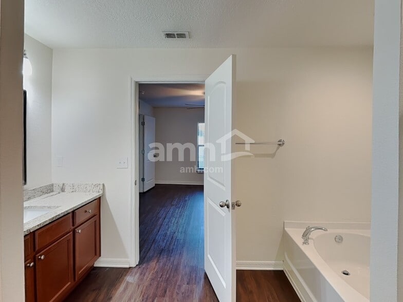 Building Photo - 14411 Alistar Manor Dr