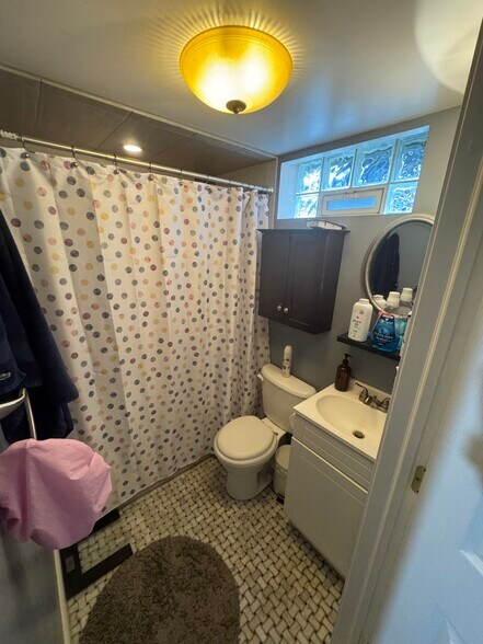 Building Photo - 3360 Edgewood St