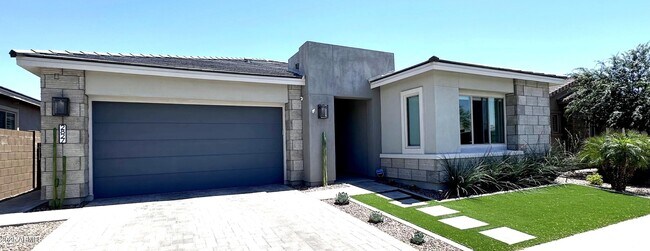 Building Photo - 2827 E Los Gatos Dr