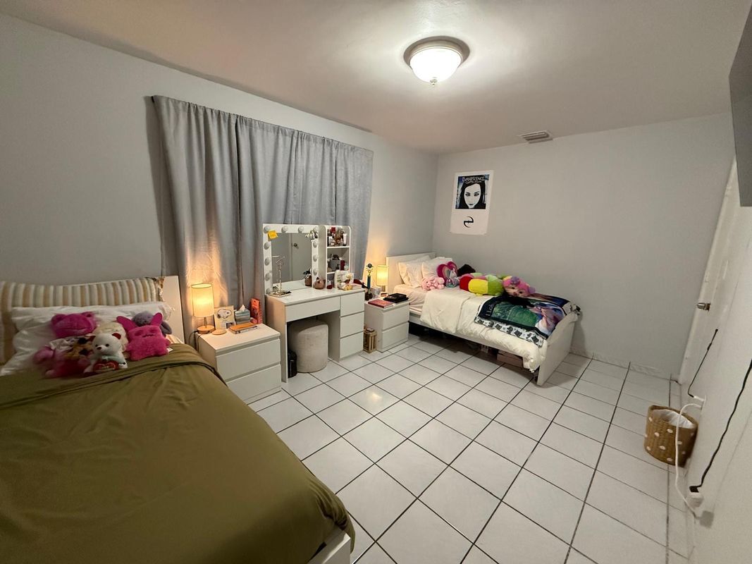 Building Photo - 2734 NW 16th Terrace