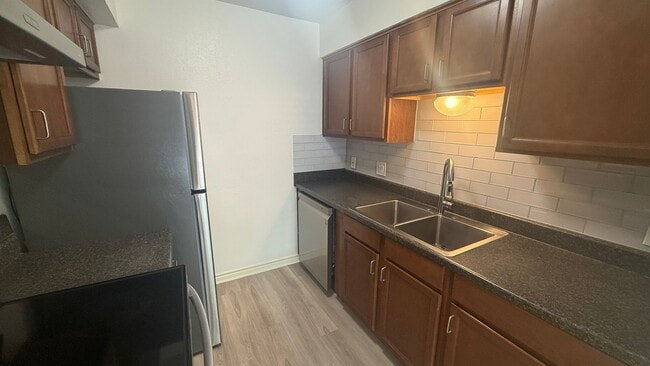 Building Photo - Gorgeous Condo nestled right on Lady Bird Lake!