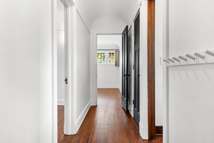 Building Photo - 127 Trowbridge St NE