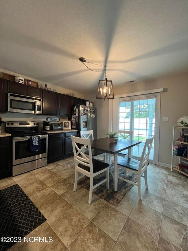 Building Photo - Welcome to Carolina Plantations!