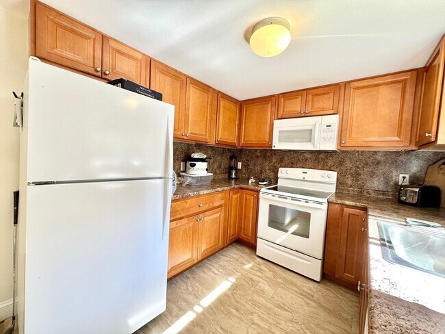 Building Photo - 10 Roulston Rd