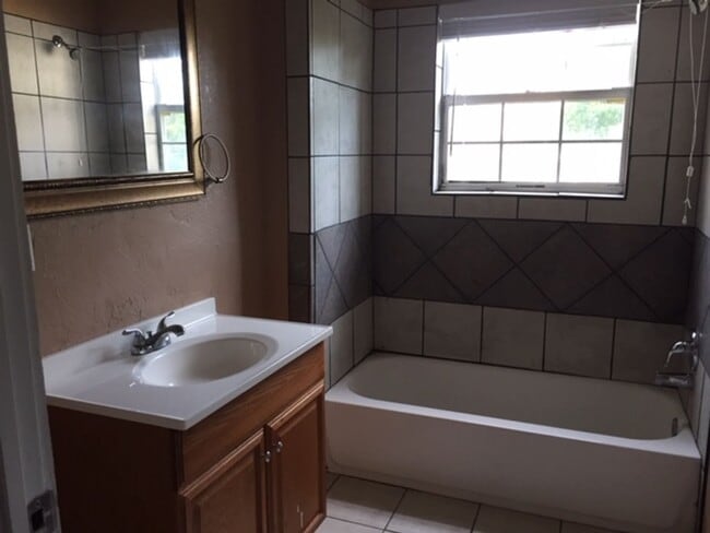 Building Photo - Ada OK Rental