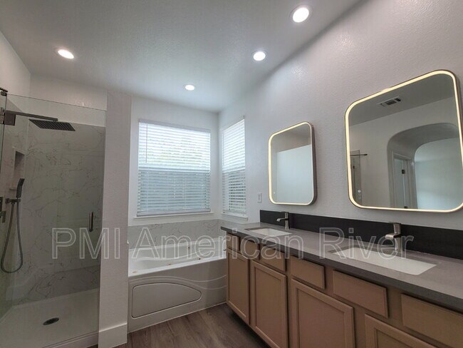 Building Photo - 4265 Thalia Way