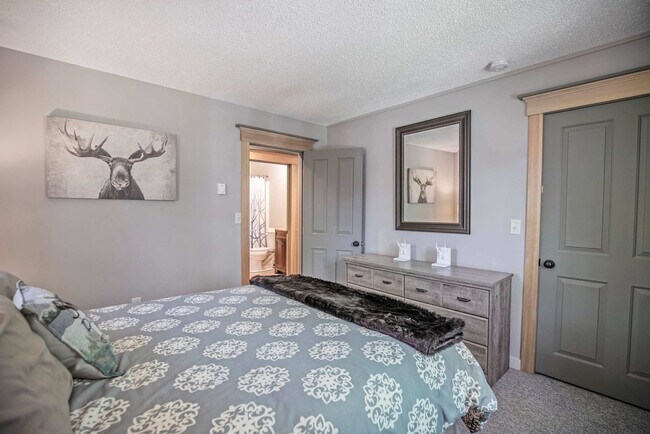 Building Photo - 32 Attitash Loop