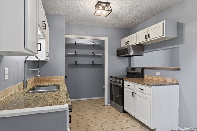 Building Photo - 2415 Moss Terrace
