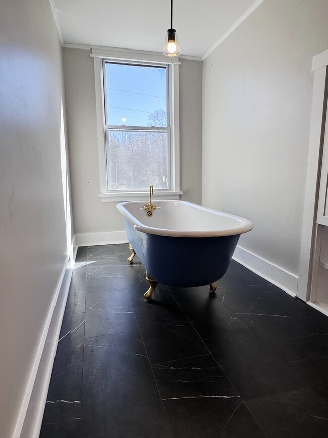 Building Photo - 1880 E Broad St