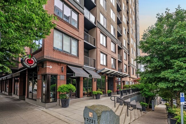 Building Photo - Beautiful Studio in Belltown