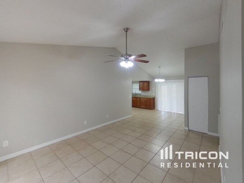 Building Photo - 1624 Crossridge Dr