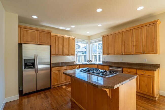 Building Photo - 5Br/3.25Ba Sammamish Home