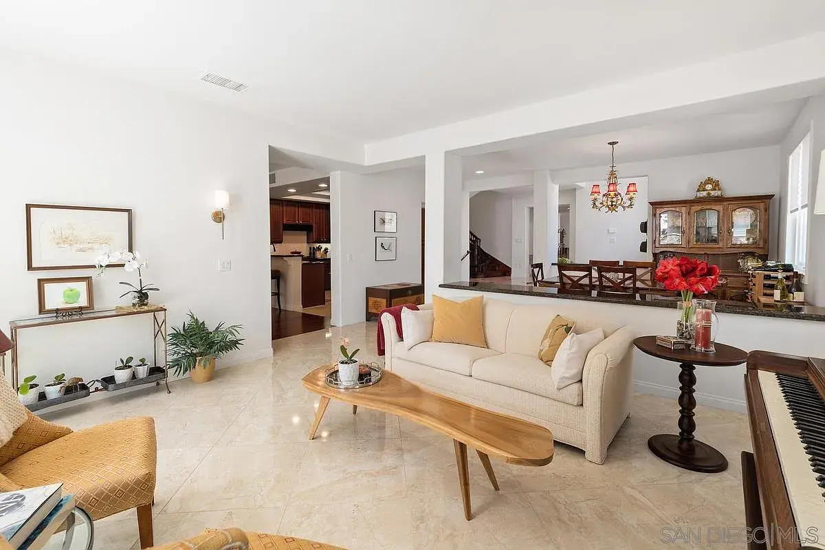 Building Photo - 1395 Caminito Floreo