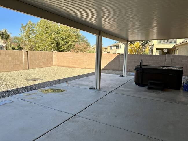 Building Photo - Updated single level home in Peterson Farms.