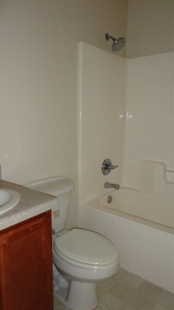 Building Photo - 121 Starkys Creek Ct