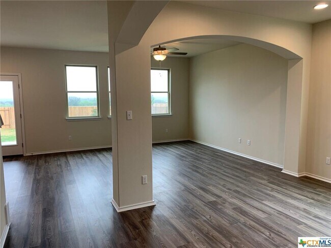 Building Photo - 161 Gray Wolf Dr