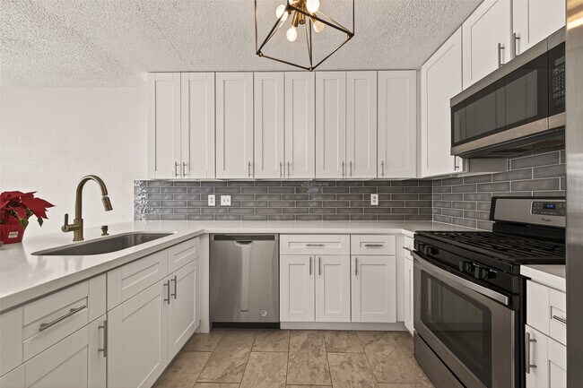 Building Photo - 11535 Bellspring Dr