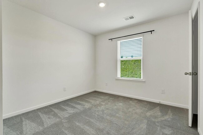 Building Photo - 5010 Highwood Dr